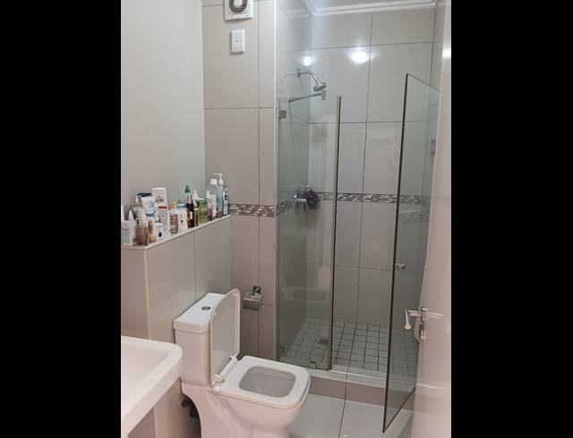 1 BEDROOM APARTMENT FOR SALE IN UMHLANGA RIDGE